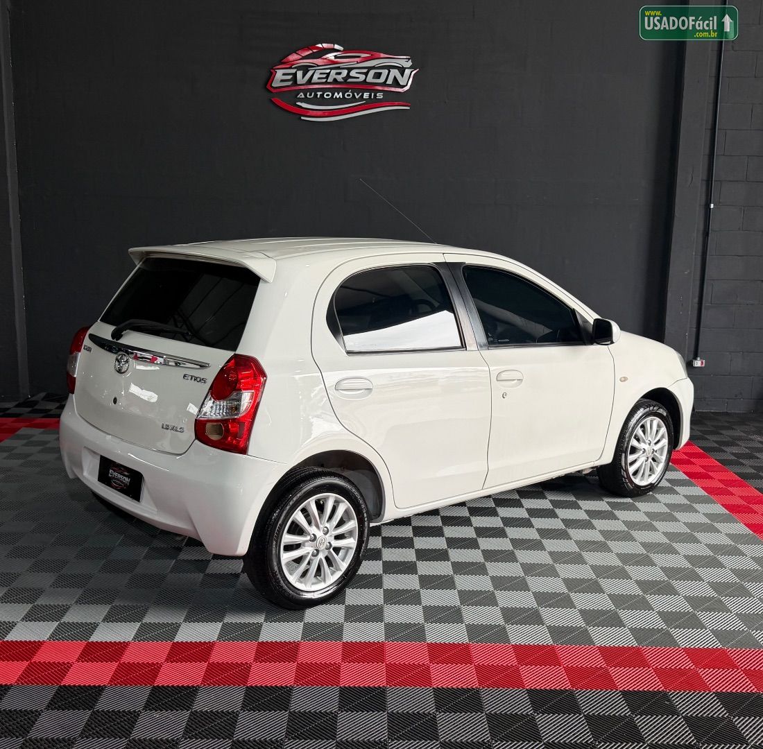 Toyota Etios Hatch XLS 1.5 Mecânico Flex 2013/2013 — foto 6 de 14