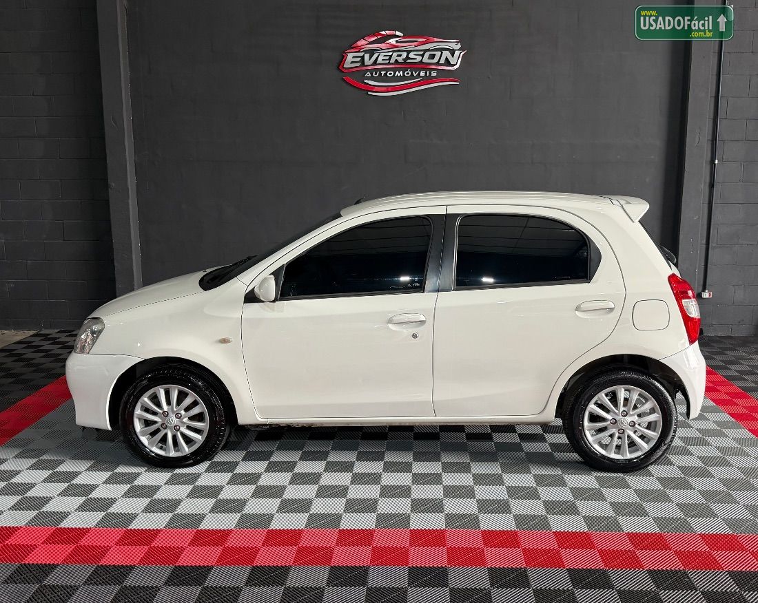 Toyota Etios Hatch XLS 1.5 Mecânico Flex 2013/2013 — foto 8 de 14