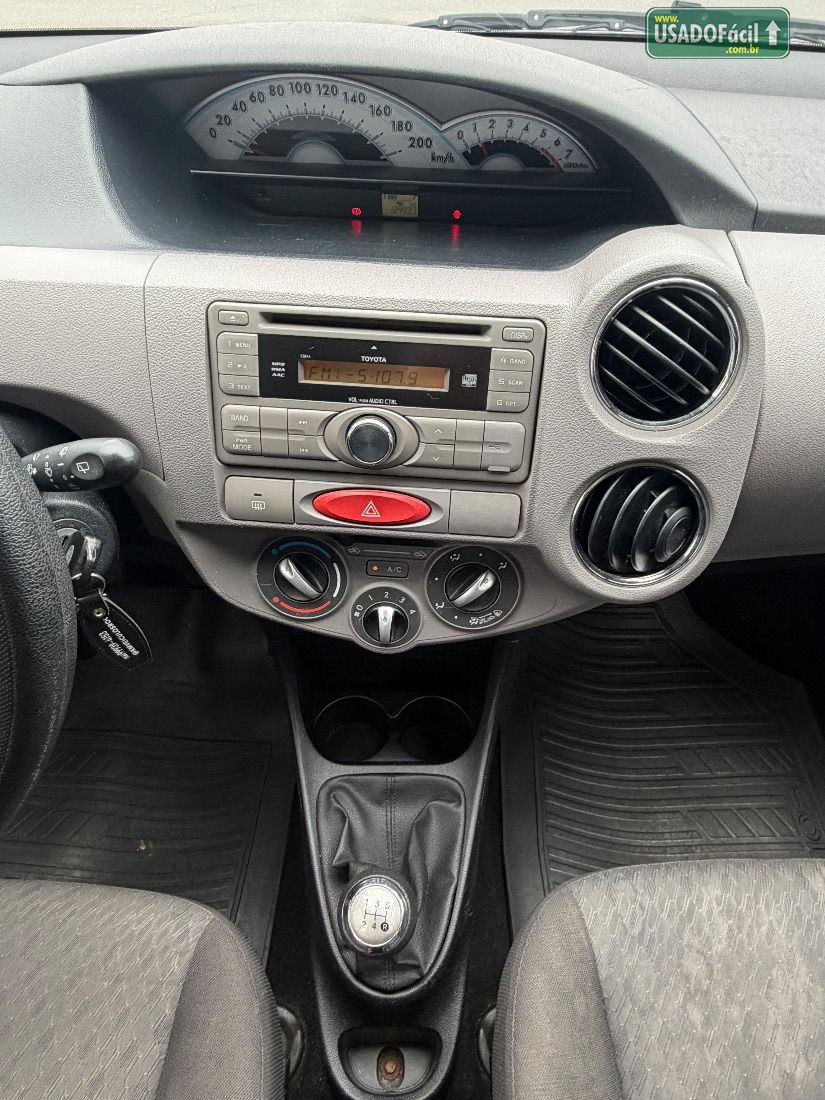 Toyota Etios Hatch XLS 1.5 Mecânico Flex 2013/2013 — foto 9 de 14
