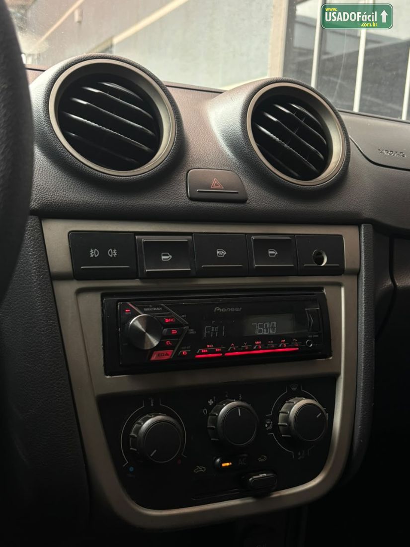Volkswagen Voyage 1.0 Total Flex 2010/2011 — foto 12 de 15