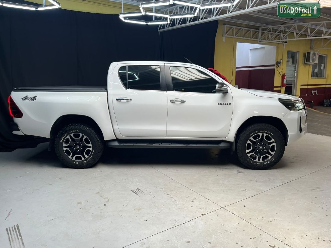 Toyota Hilux SRX CD 2.8 4x4 TDI Automático Diesel 2016/2016 — foto 9 de 19