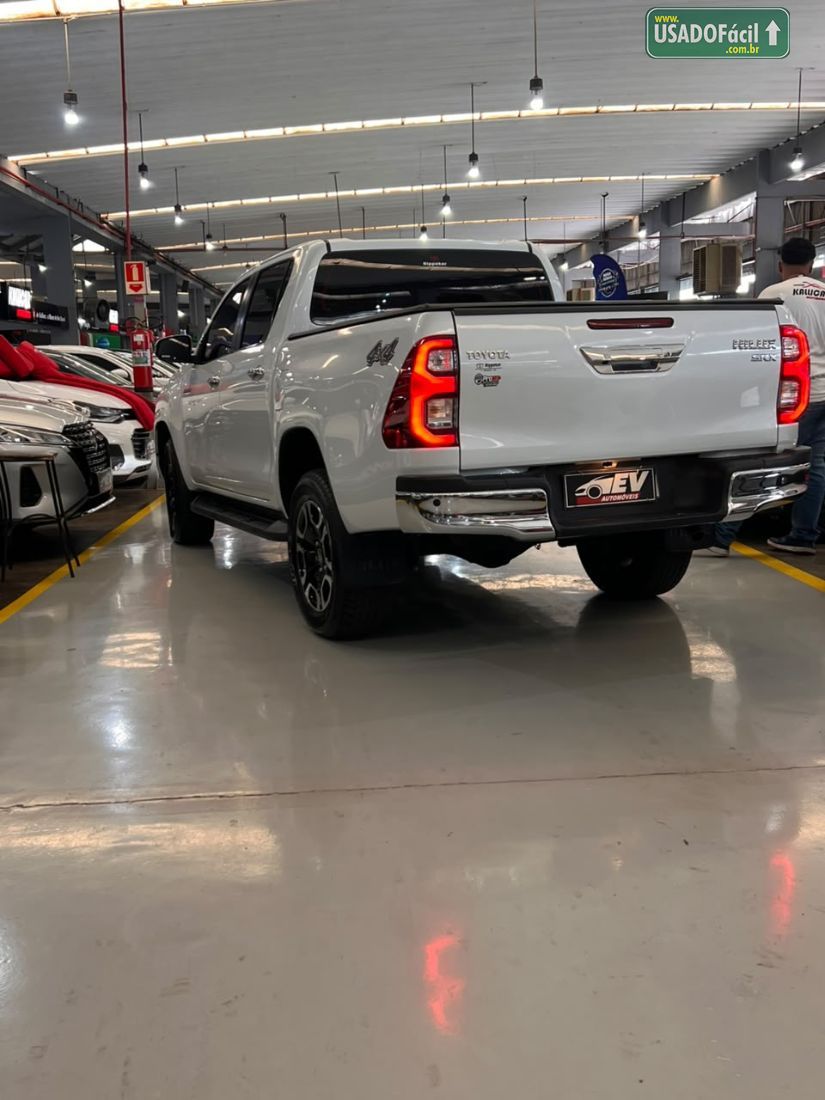 Toyota Hilux SRX CD 2.8 4x4 TDI Automático Diesel 2025/2025 — foto 3 de 8