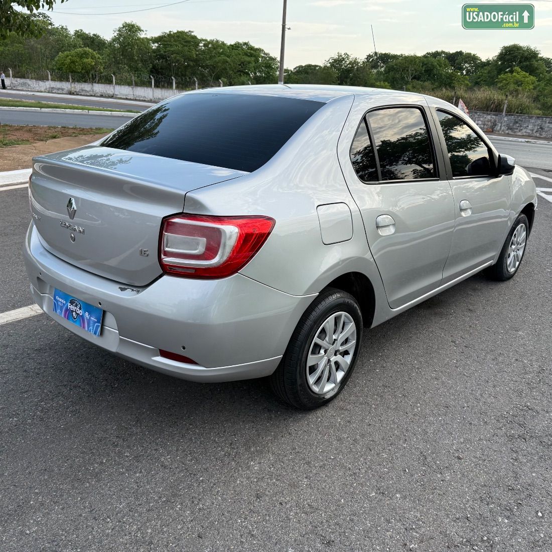 Renault Logan Expression 1.6 Hi-Flex 2015/2015 — foto 4 de 9