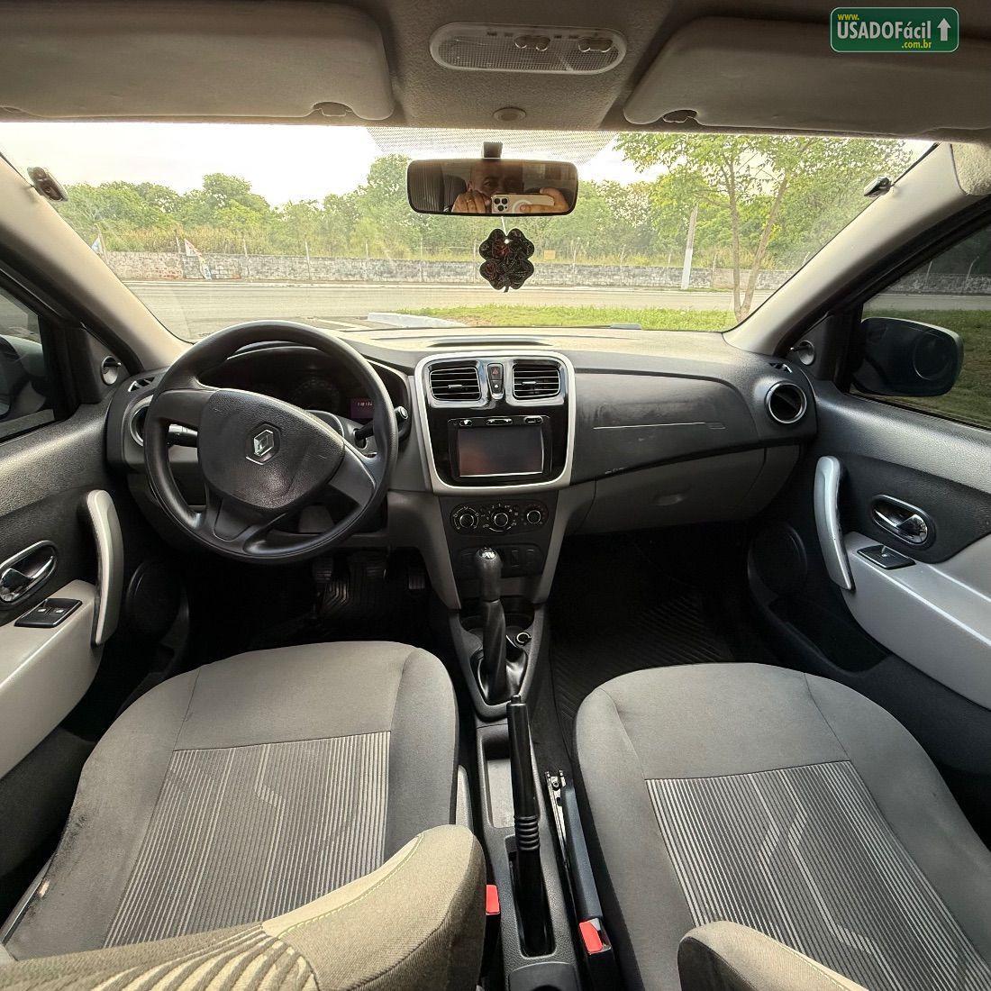 Renault Logan Expression 1.6 Hi-Flex 2015/2015 — foto 7 de 9