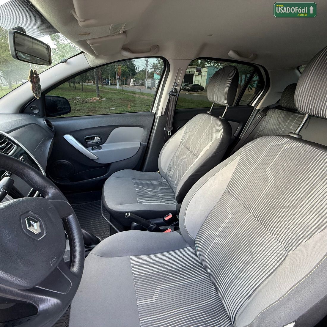 Renault Logan Expression 1.6 Hi-Flex 2015/2015 — foto 8 de 9