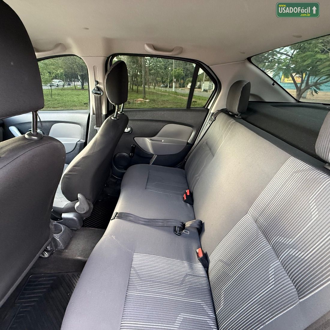 Renault Logan Expression 1.6 Hi-Flex 2015/2015 — foto 9 de 9