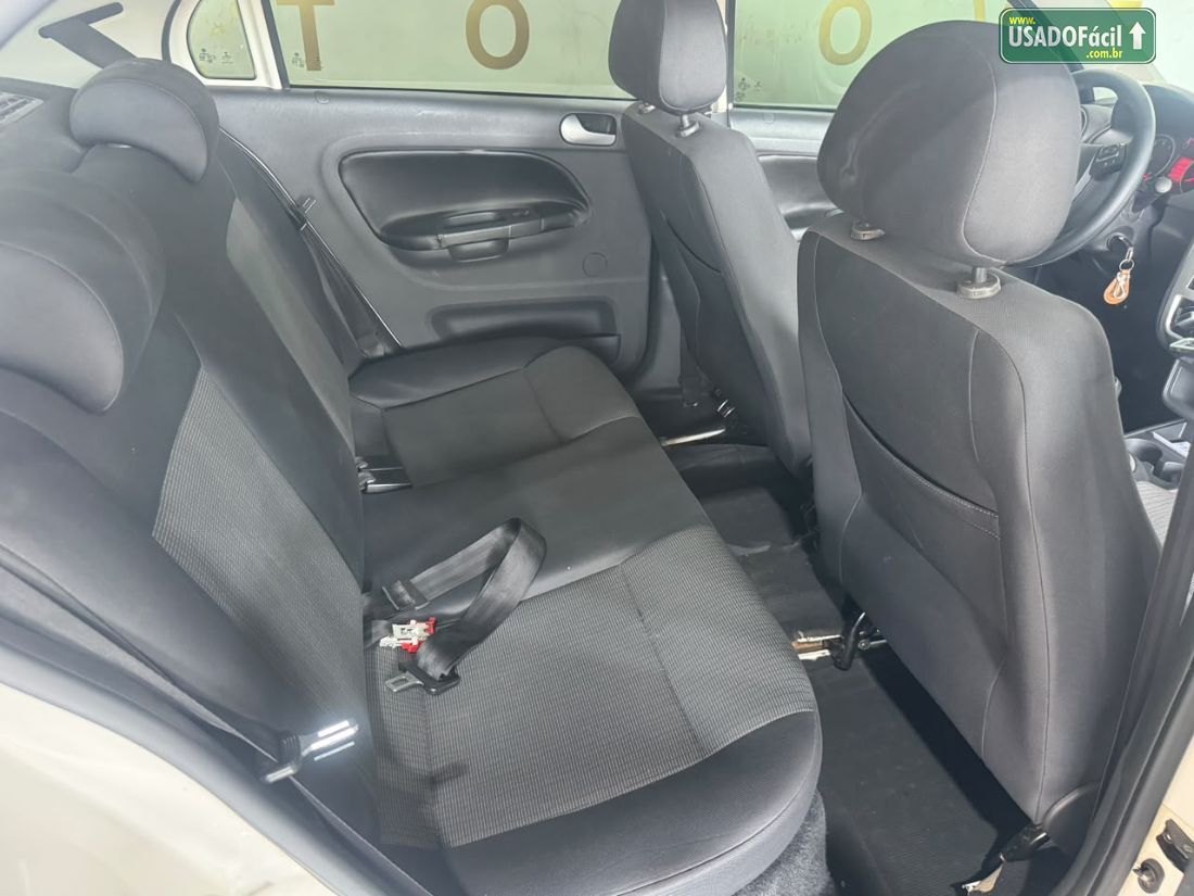 Volkswagen Voyage City 1.0 Mi Total Flex 2013/2014 — foto 10 de 14