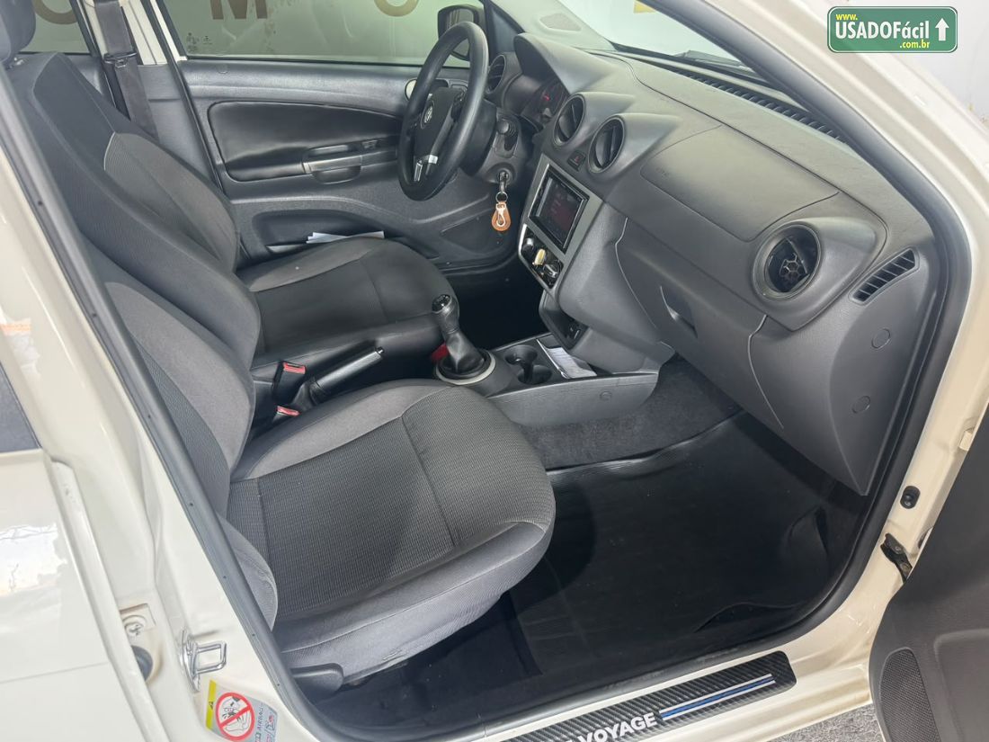Volkswagen Voyage City 1.0 Mi Total Flex 2013/2014 — foto 11 de 14