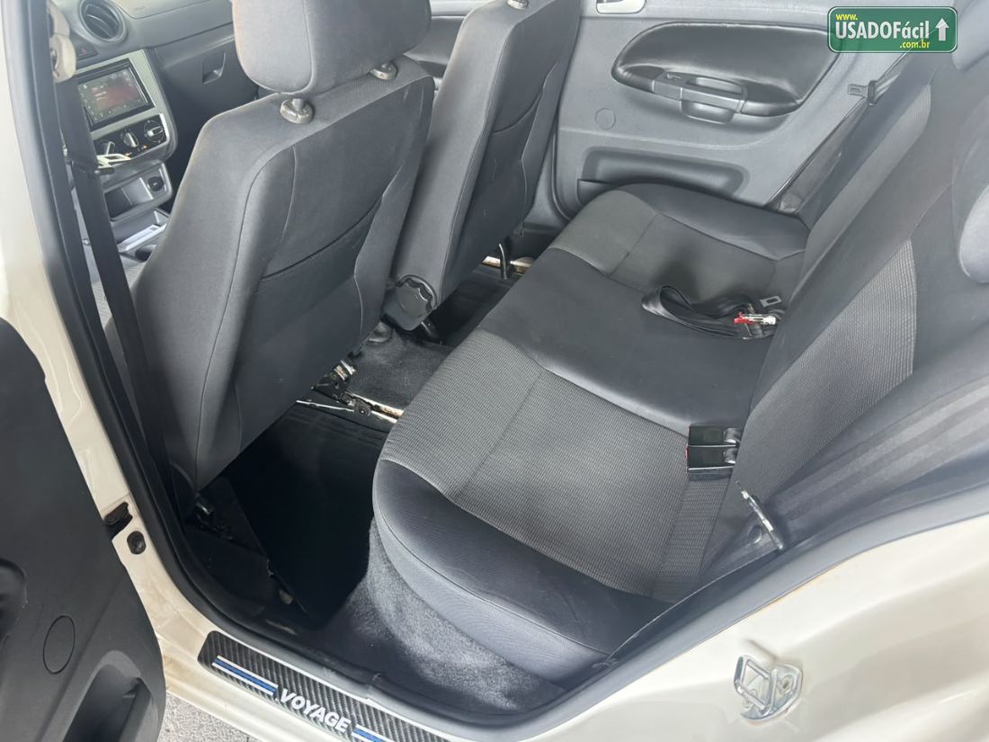 Volkswagen Voyage City 1.0 Mi Total Flex 2013/2014 — foto 9 de 14