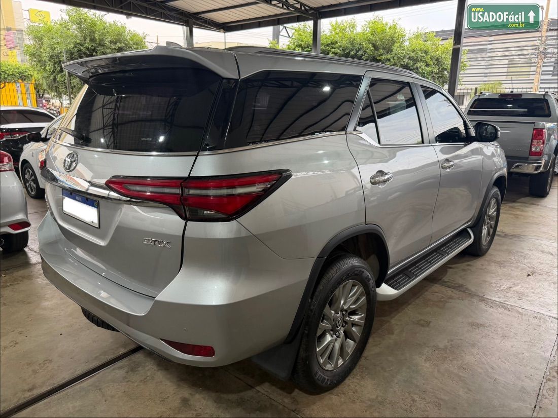 Toyota Hilux SW4 SRX 2.8 4x4 TDI Automático Diesel 2023/2024 — foto 4 de 9