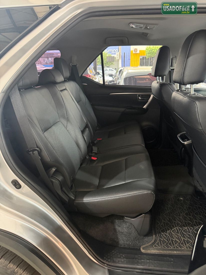 Toyota Hilux SW4 SRX 2.8 4x4 TDI Automático Diesel 2023/2024 — foto 5 de 9
