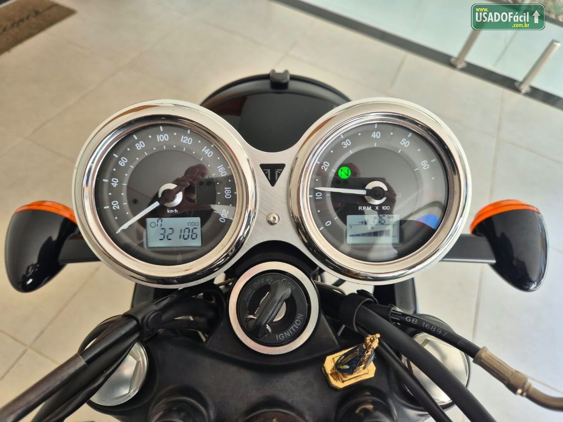 Triumph BONNEVILLE T100 BLACK 2020/2020 — foto 4 de 6