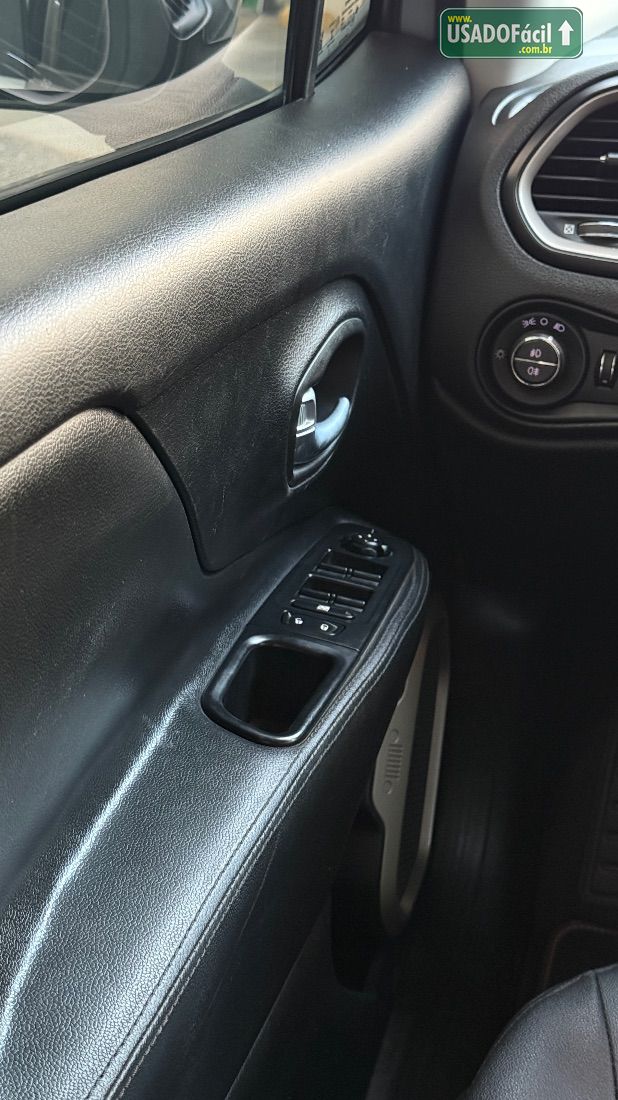 Jeep Renegade Longitude 1.8 4x2 Automático Flex 2016/2016 — foto 11 de 14