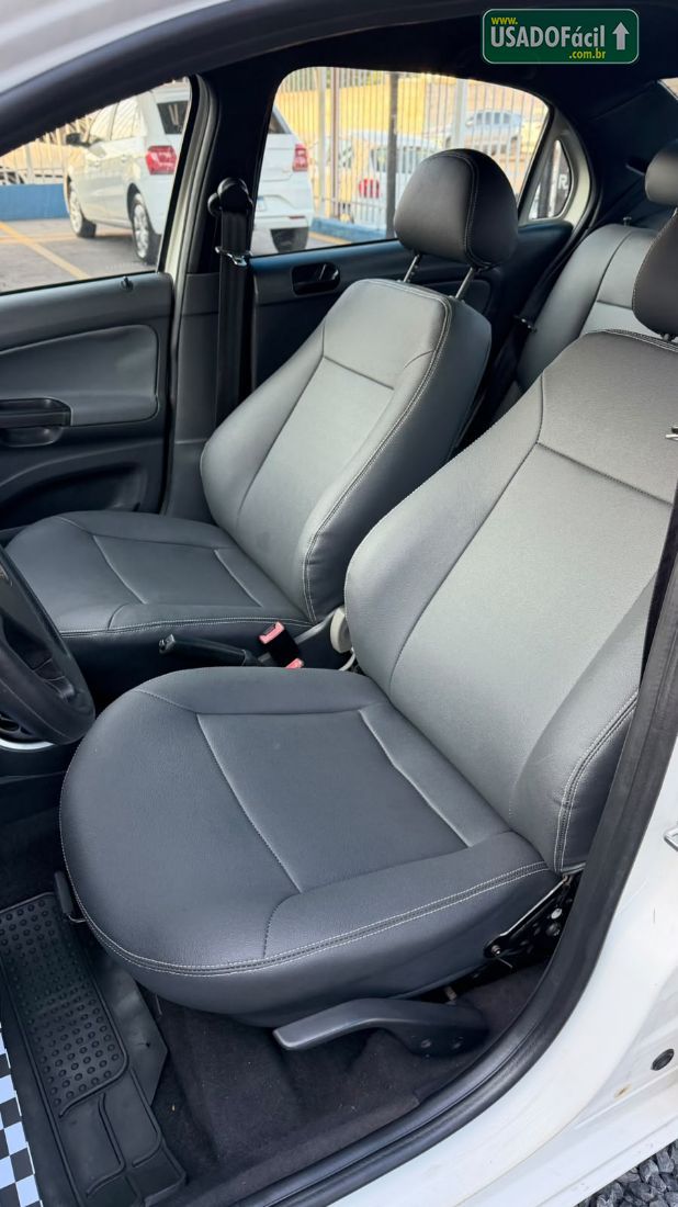 Volkswagen Voyage City 1.0 Mi Total Flex 2010/2011 — foto 11 de 14