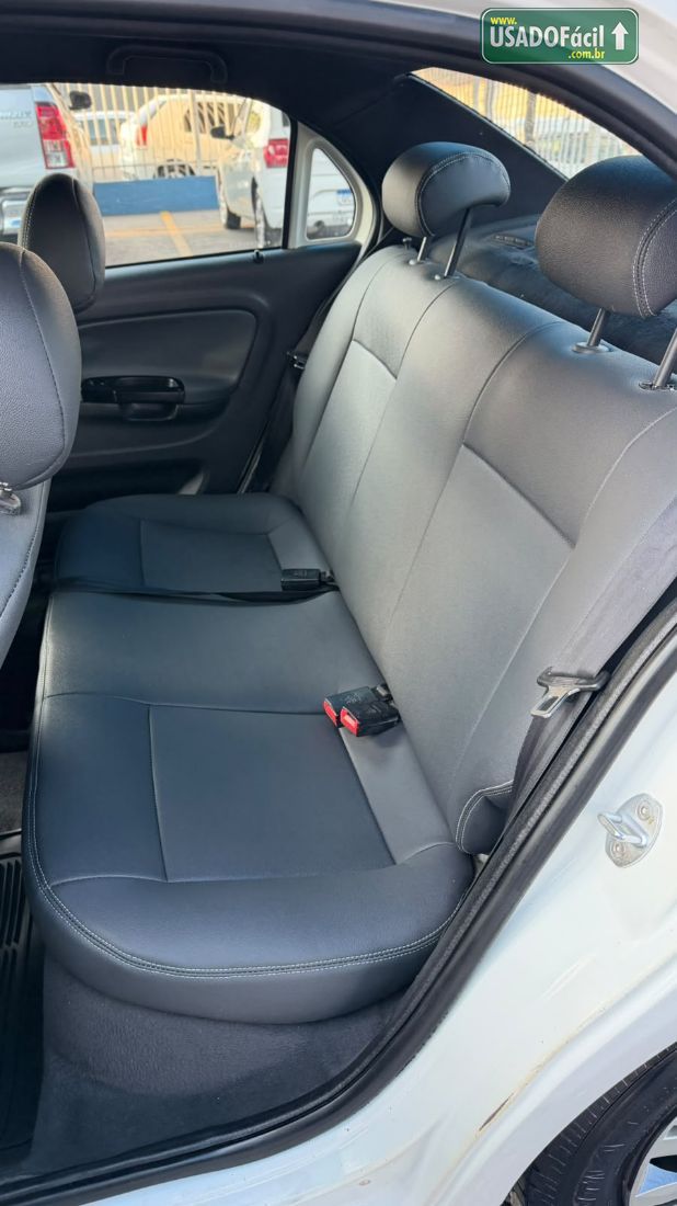 Volkswagen Voyage City 1.0 Mi Total Flex 2010/2011 — foto 12 de 14