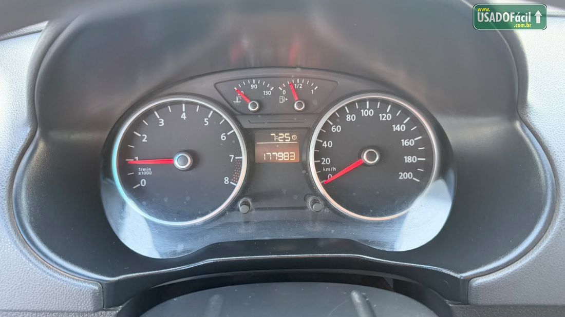 Volkswagen Voyage City 1.0 Mi Total Flex 2010/2011 — foto 8 de 14