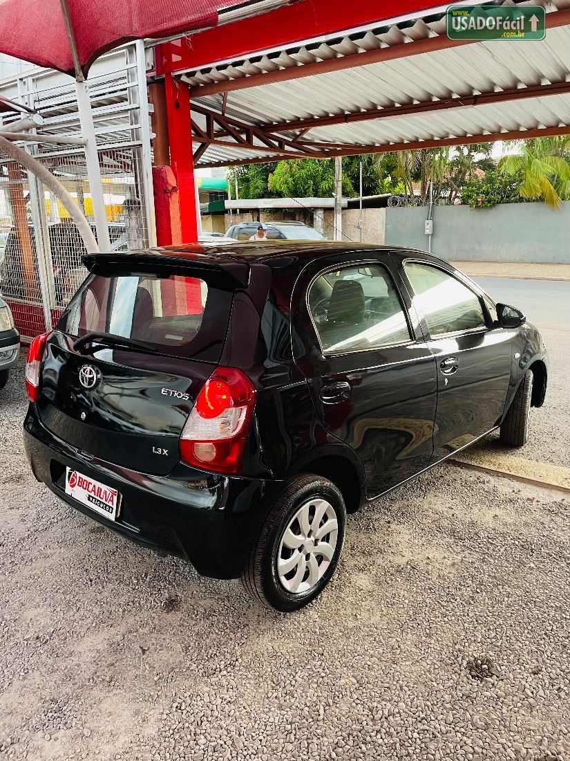 Toyota Etios Hatch X 1.3 Mecânico Flex 2013/2014 — foto 2 de 8