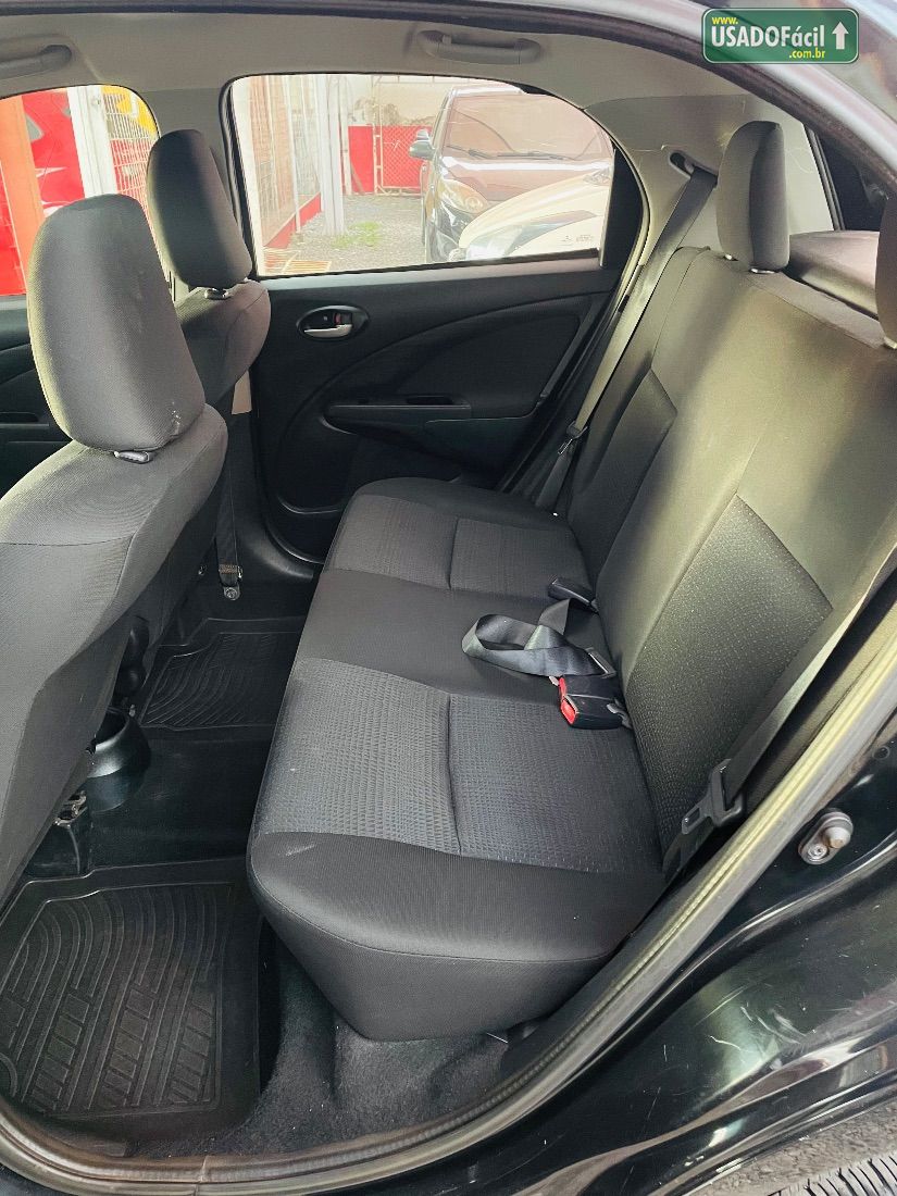 Toyota Etios Hatch X 1.3 Mecânico Flex 2013/2014 — foto 3 de 8