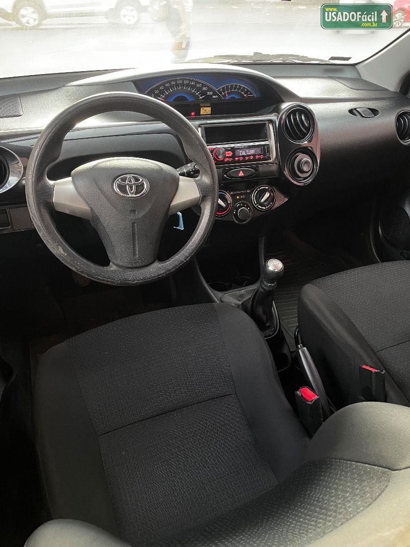 Toyota Etios Hatch X 1.3 Mecânico Flex 2013/2014 — foto 4 de 8
