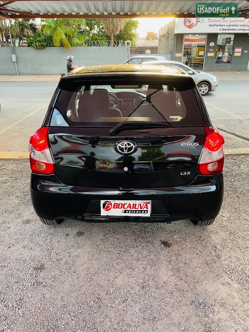Toyota Etios Hatch X 1.3 Mecânico Flex 2013/2014 — foto 8 de 8