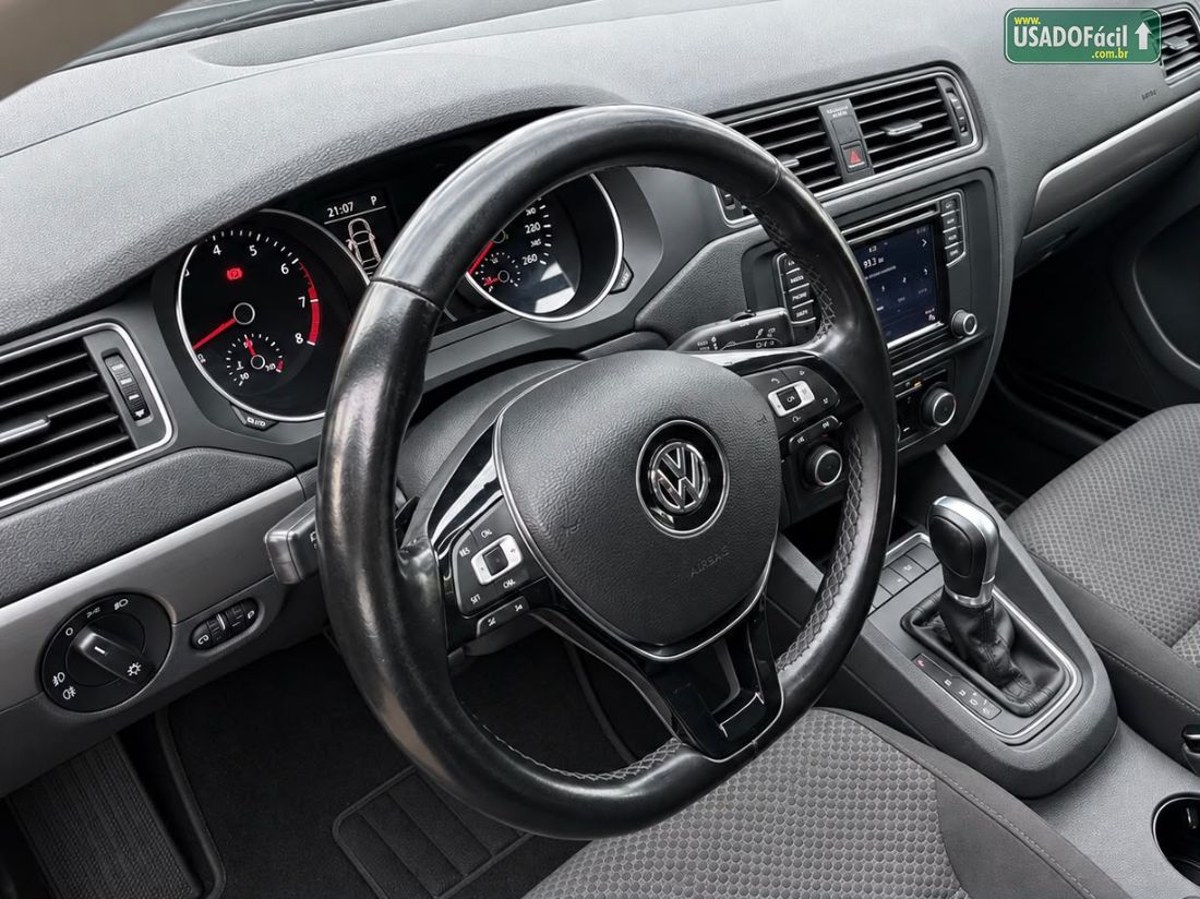 Volkswagen Jetta Comfortline 1.4 TSI Automático 2016/2017 — foto 7 de 13