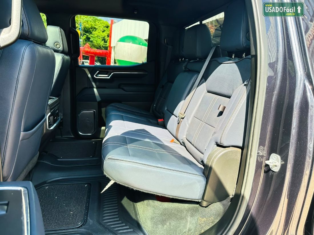 CHEVROLET/GM Silverado High Country 5.3 V8 AWD Automático 2023/2024 — foto 13 de 18