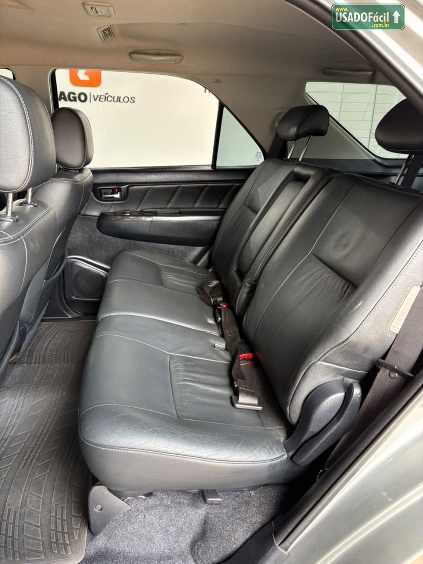 TOYOTA Hilux SW4 SRV 3.0 4x4 TDI Automático Diesel 2015/2015 — foto 18 de 20