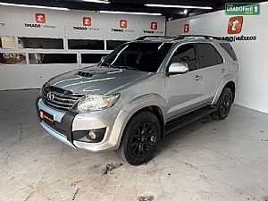TOYOTA Hilux SW4 SRV 3.0 4x4 TDI Automático Diesel