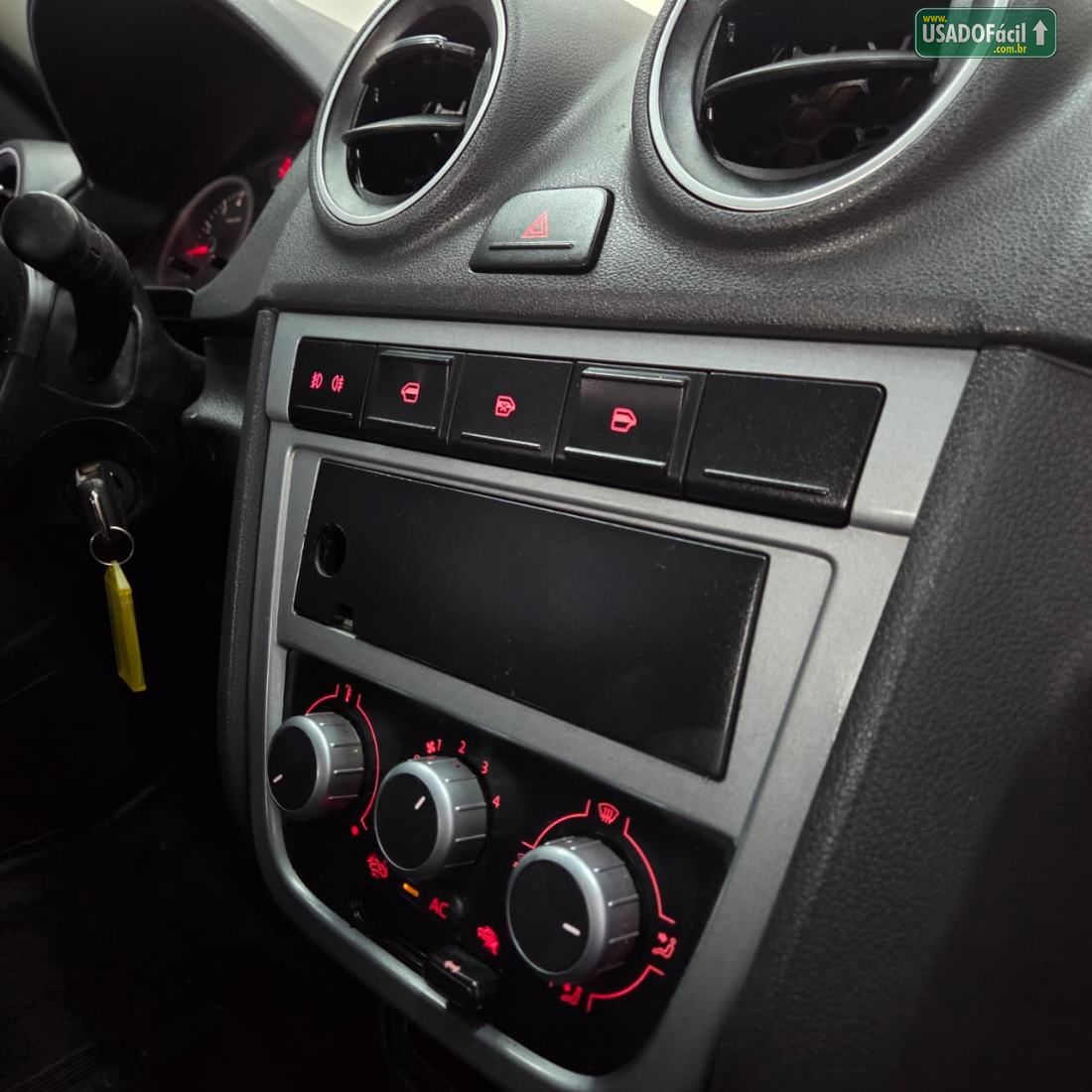 Volkswagen Gol 1.6 Mi 4P Total Flex 2011/2012 — foto 14 de 17