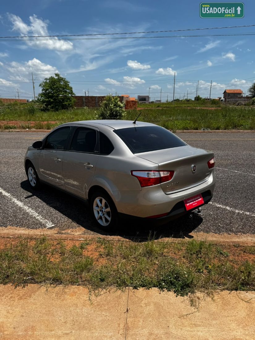 Fiat Grand Siena Attractive 1.4 Evo Fire Flex 2014/2015 — foto 4 de 11