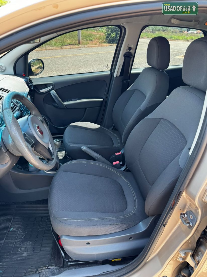 Fiat Grand Siena Attractive 1.4 Evo Fire Flex 2014/2015 — foto 8 de 11