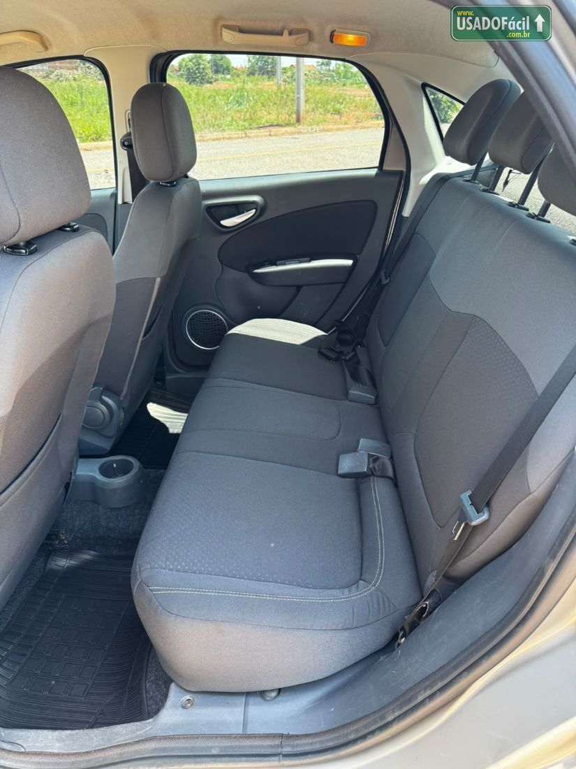 Fiat Grand Siena Attractive 1.4 Evo Fire Flex 2014/2015 — foto 9 de 11