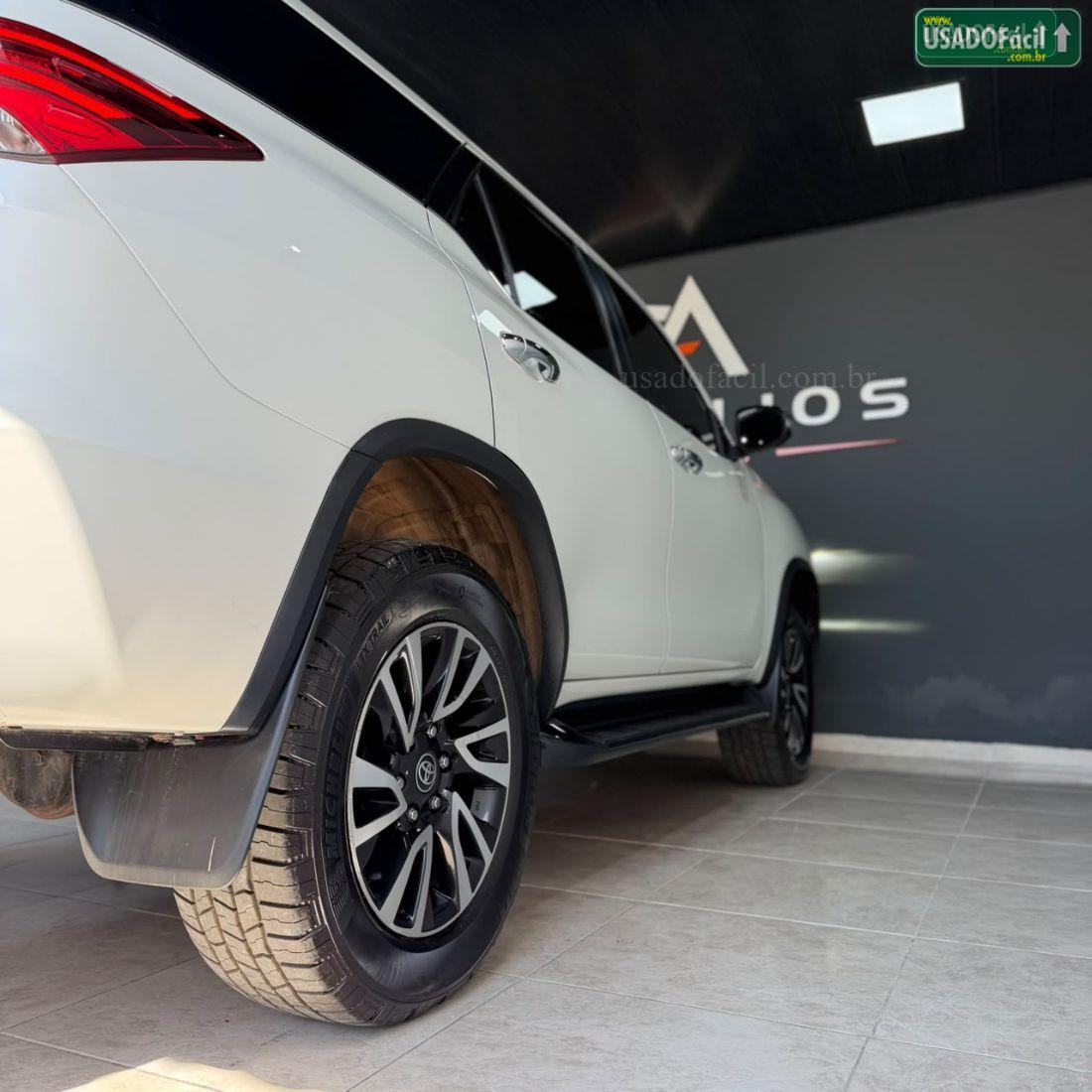 TOYOTA Hilux SW4 SRX 2.8 4x4 TDI Automático Diesel 5 Lugares 2016/2017 — foto 10 de 27