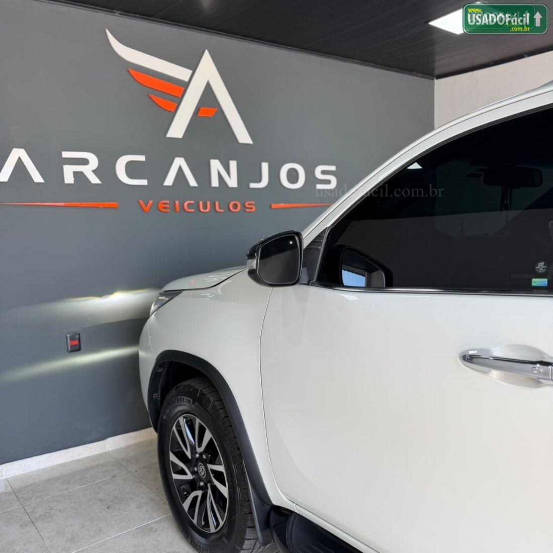 TOYOTA Hilux SW4 SRX 2.8 4x4 TDI Automático Diesel 5 Lugares 2016/2017 — foto 11 de 27