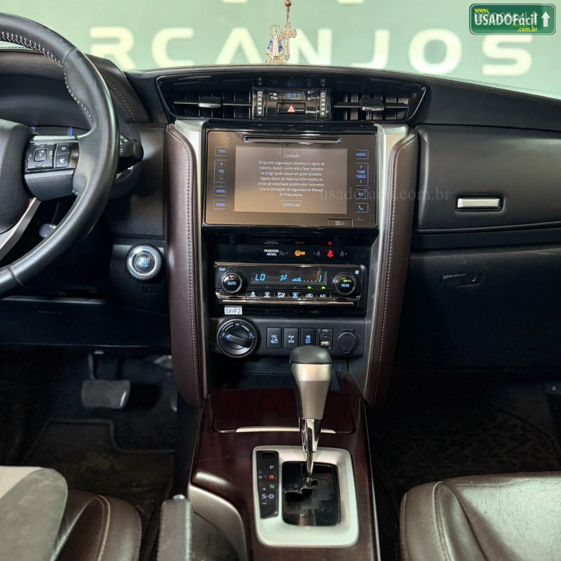 TOYOTA Hilux SW4 SRX 2.8 4x4 TDI Automático Diesel 5 Lugares 2016/2017 — foto 16 de 27