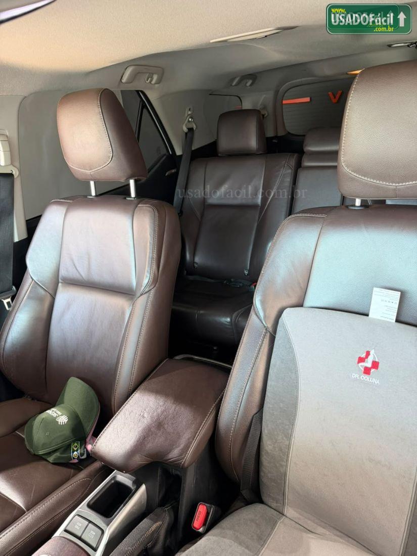 TOYOTA Hilux SW4 SRX 2.8 4x4 TDI Automático Diesel 5 Lugares 2016/2017 — foto 17 de 27
