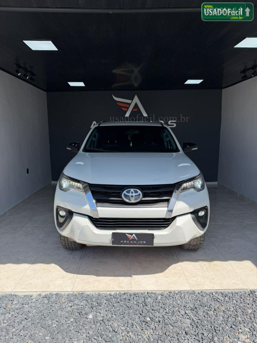TOYOTA Hilux SW4 SRX 2.8 4x4 TDI Automático Diesel 5 Lugares 2016/2017 — foto 2 de 27