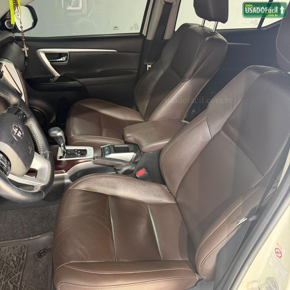 TOYOTA Hilux SW4 SRX 2.8 4x4 TDI Automático Diesel 5 Lugares 2016/2017 — foto 20 de 27