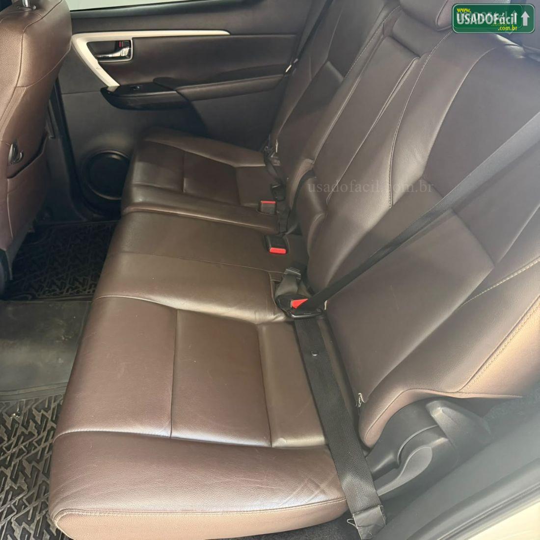 TOYOTA Hilux SW4 SRX 2.8 4x4 TDI Automático Diesel 5 Lugares 2016/2017 — foto 21 de 27