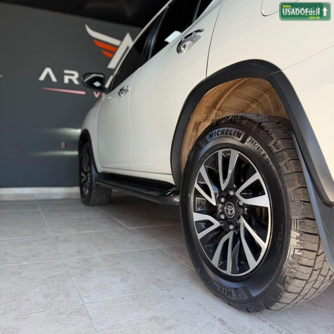 TOYOTA Hilux SW4 SRX 2.8 4x4 TDI Automático Diesel 5 Lugares 2016/2017 — foto 23 de 27