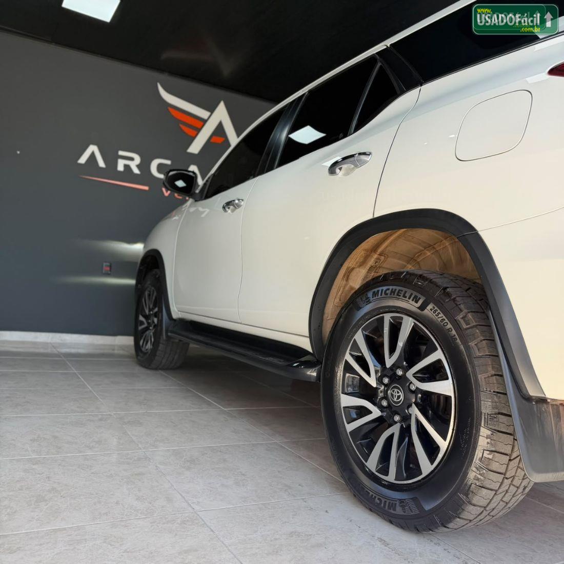 TOYOTA Hilux SW4 SRX 2.8 4x4 TDI Automático Diesel 5 Lugares 2016/2017 — foto 24 de 27