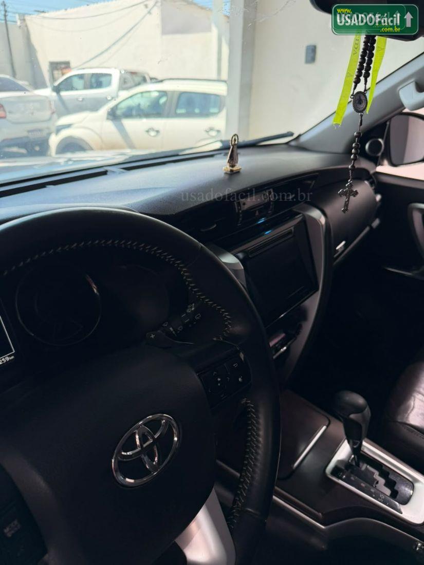 TOYOTA Hilux SW4 SRX 2.8 4x4 TDI Automático Diesel 5 Lugares 2016/2017 — foto 26 de 27