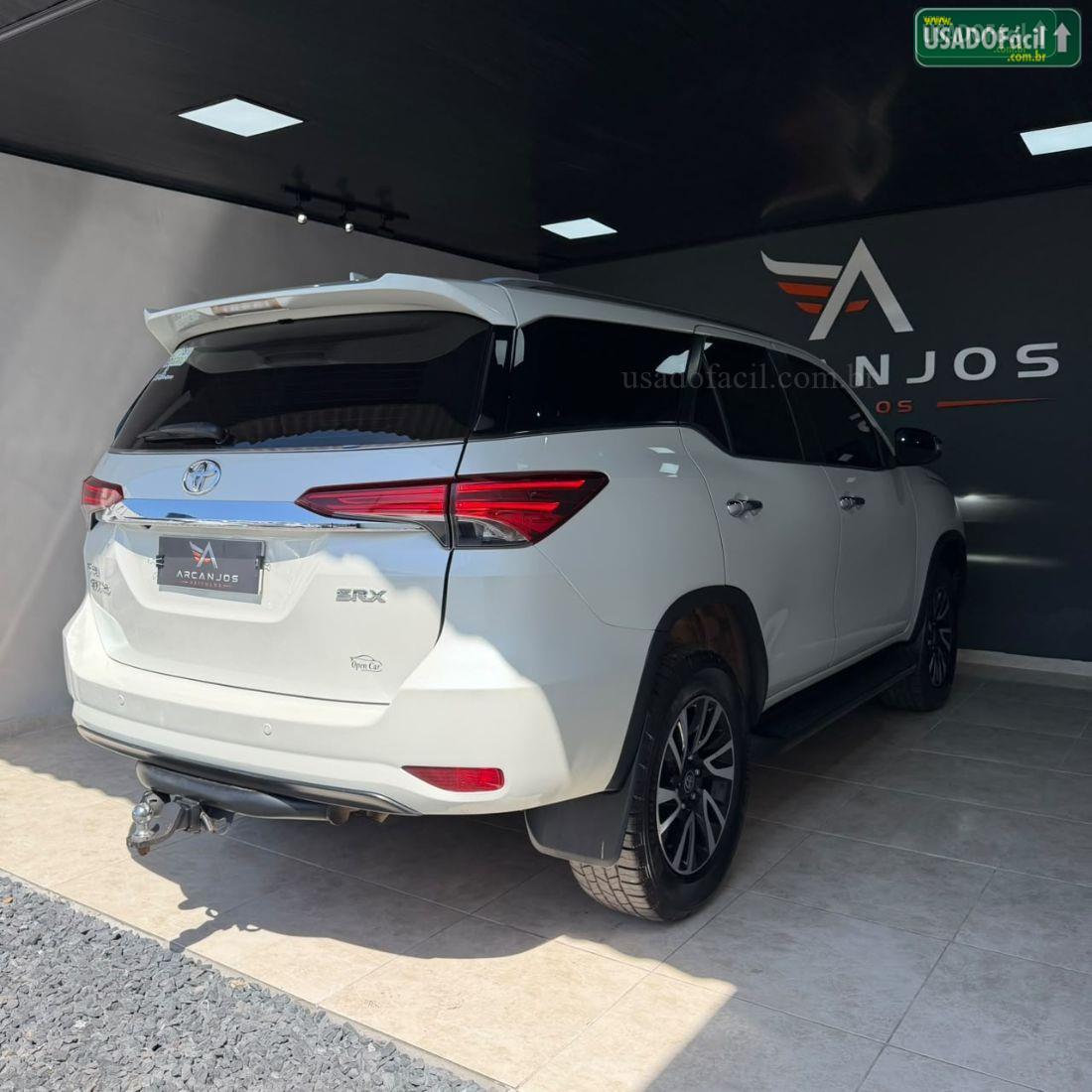 TOYOTA Hilux SW4 SRX 2.8 4x4 TDI Automático Diesel 5 Lugares 2016/2017 — foto 4 de 27