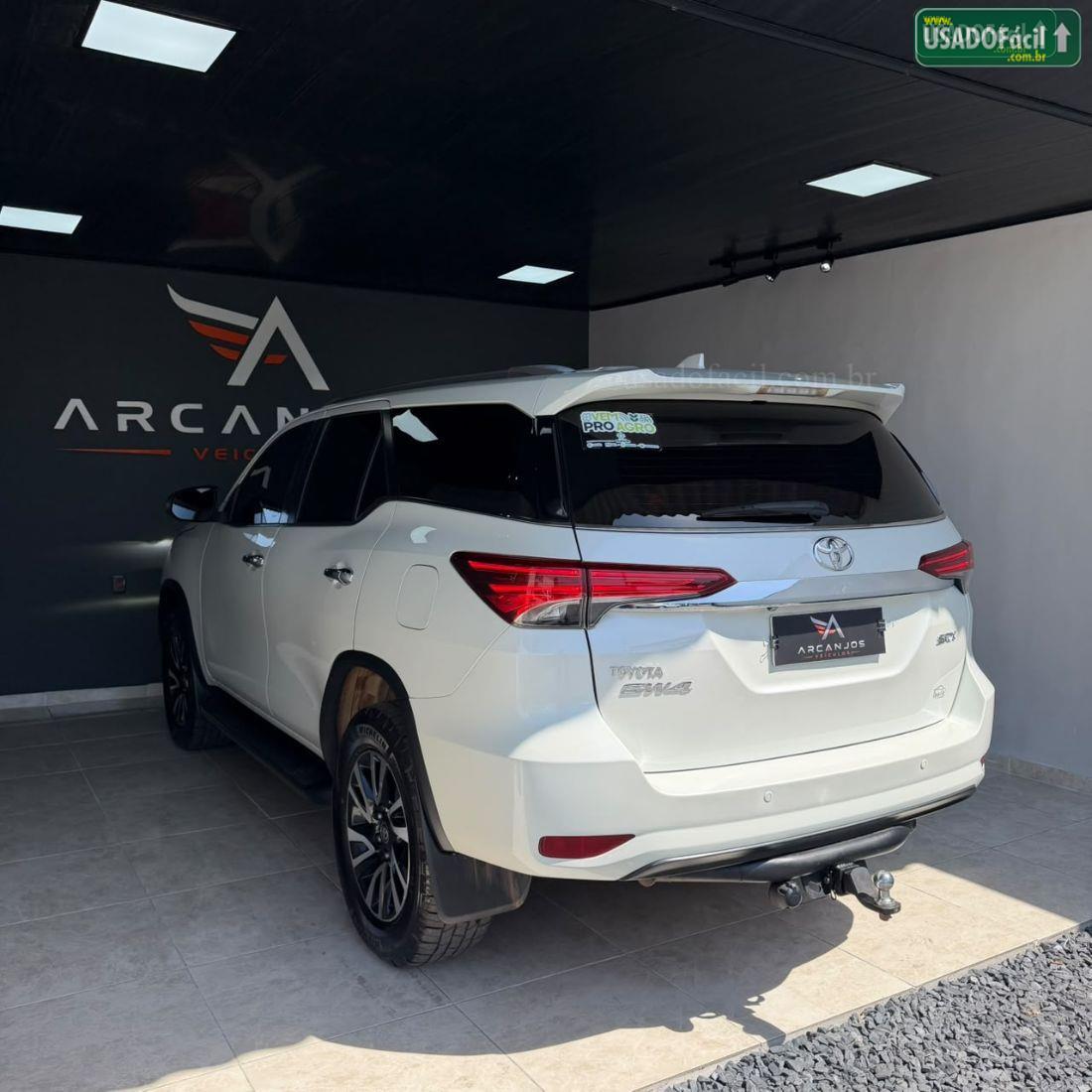 TOYOTA Hilux SW4 SRX 2.8 4x4 TDI Automático Diesel 5 Lugares 2016/2017 — foto 7 de 27