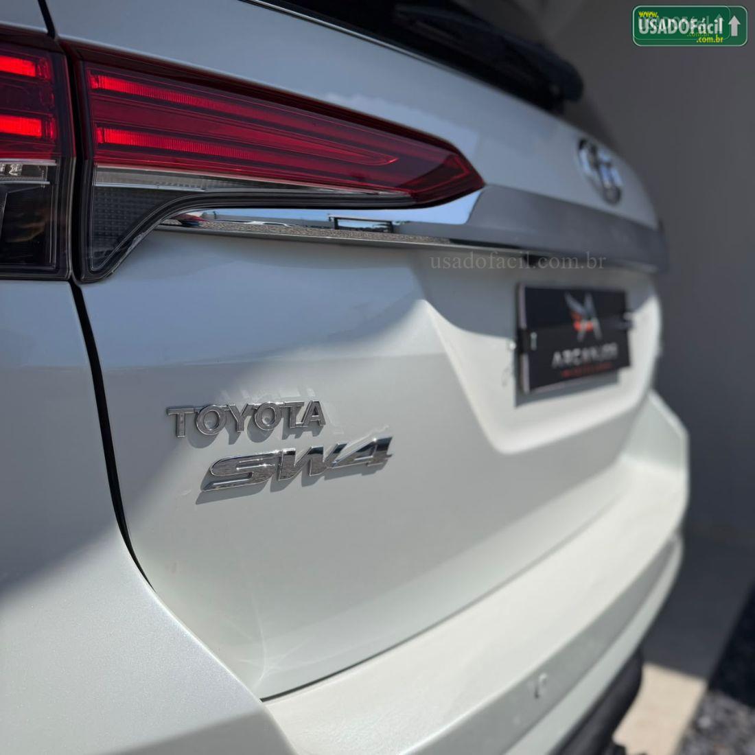 TOYOTA Hilux SW4 SRX 2.8 4x4 TDI Automático Diesel 5 Lugares 2016/2017 — foto 9 de 27