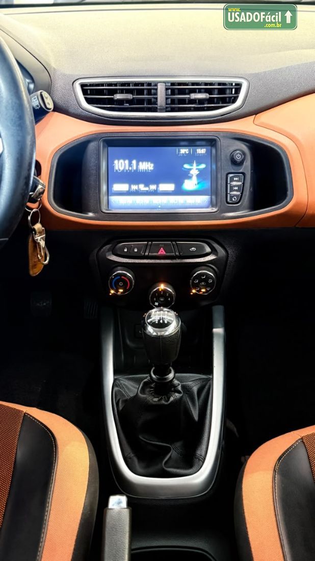 CHEVROLET/GM Onix Hatch Activ 1.4 Mecânico Flex 2016/2017 — foto 8 de 15