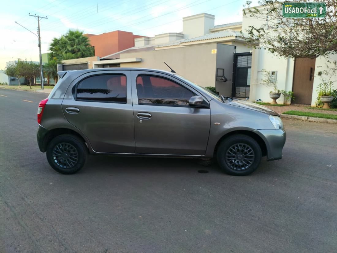 Toyota Etios Hatch X 1.3 Mecânico Flex 2016/2017 — foto 2 de 11