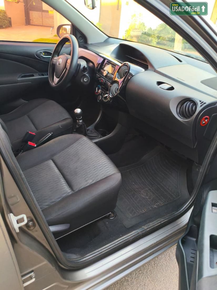 Toyota Etios Hatch X 1.3 Mecânico Flex 2016/2017 — foto 8 de 11