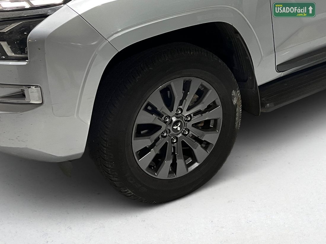 Mitsubishi Triton HPE CD 2.4 4x4 Turbo Automático Diesel 2025/2026 — foto 4 de 9