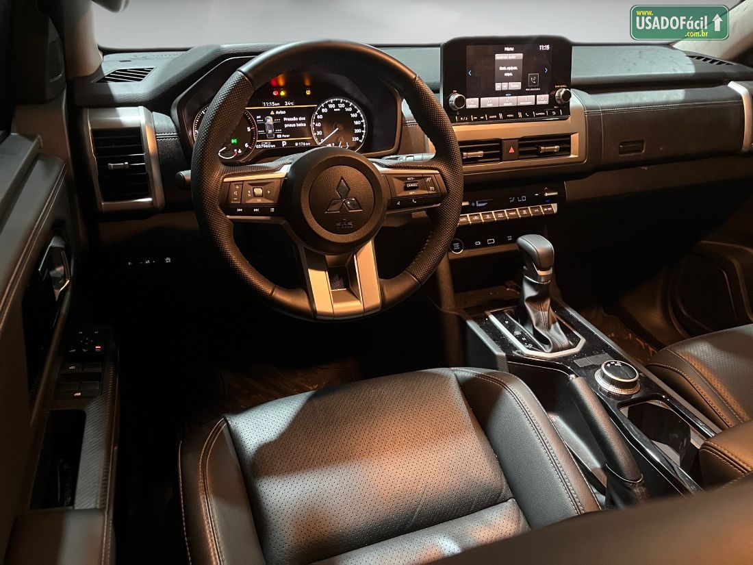 Mitsubishi Triton HPE CD 2.4 4x4 Turbo Automático Diesel 2025/2026 — foto 8 de 9